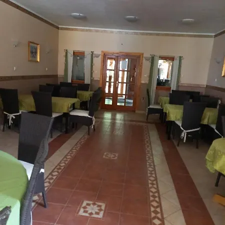 Mezesvoelgy Vendeghaz בית הארחה Veresegyház